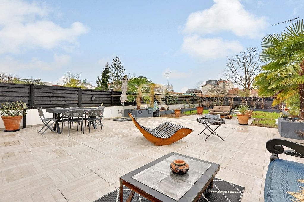 3 bedrooms Apartment in Les Lilas, France No. 181811