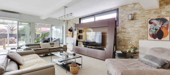 3 bedrooms Apartment in Les Lilas, France No. 181811 4