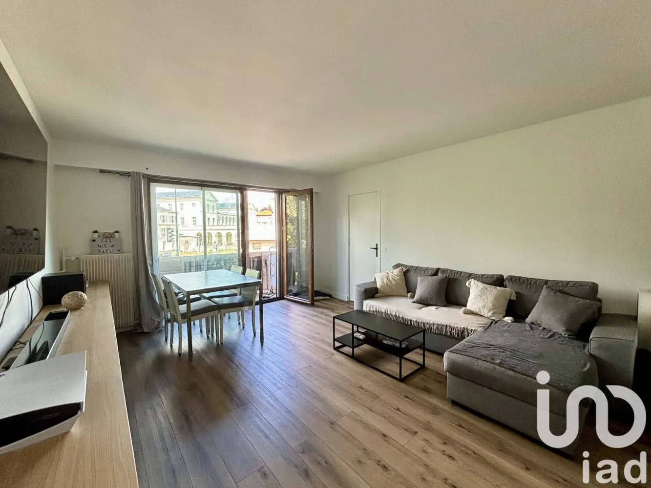 2 bedrooms Apartment in Marnes-la-Coquette, France No. 320729