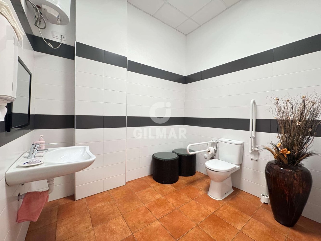  عقار تجاري في Arona, Spain 129متر مربع رقم 266778