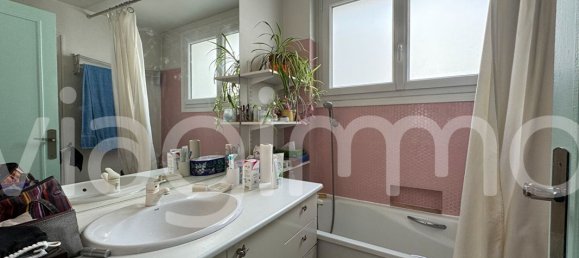 2 bedrooms Apartment in Paris, France No. 185544 7