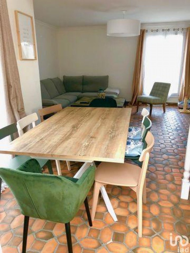 3 bedrooms Condo in Groslay, France No. 29318