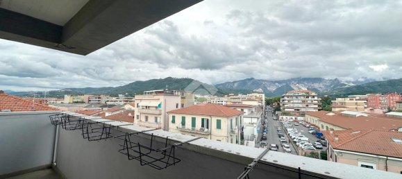 4 rooms Apartment in Carrara, Italy No. 161590 8