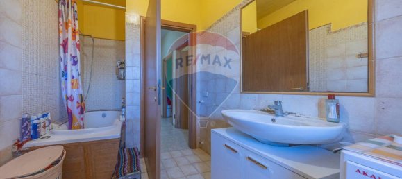 Apartamento de 2 dormitorios en Pomezia, Italy No. 110852 26