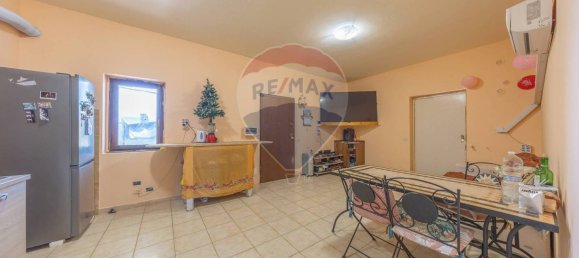 Apartamento de 2 dormitorios en Pomezia, Italy No. 110852 3