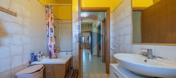 Apartamento de 2 dormitorios en Pomezia, Italy No. 110852 27