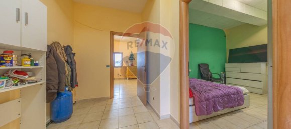 Apartamento de 2 dormitorios en Pomezia, Italy No. 110852 18