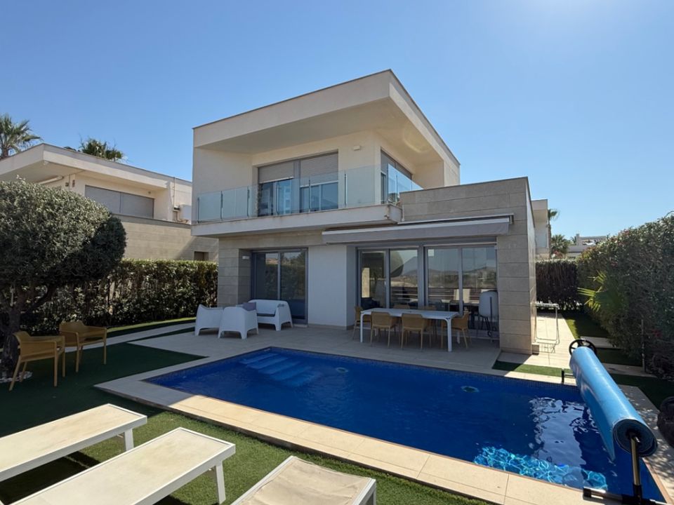 3 غرف نوم فيلا في Alicante, Spain رقم 177096