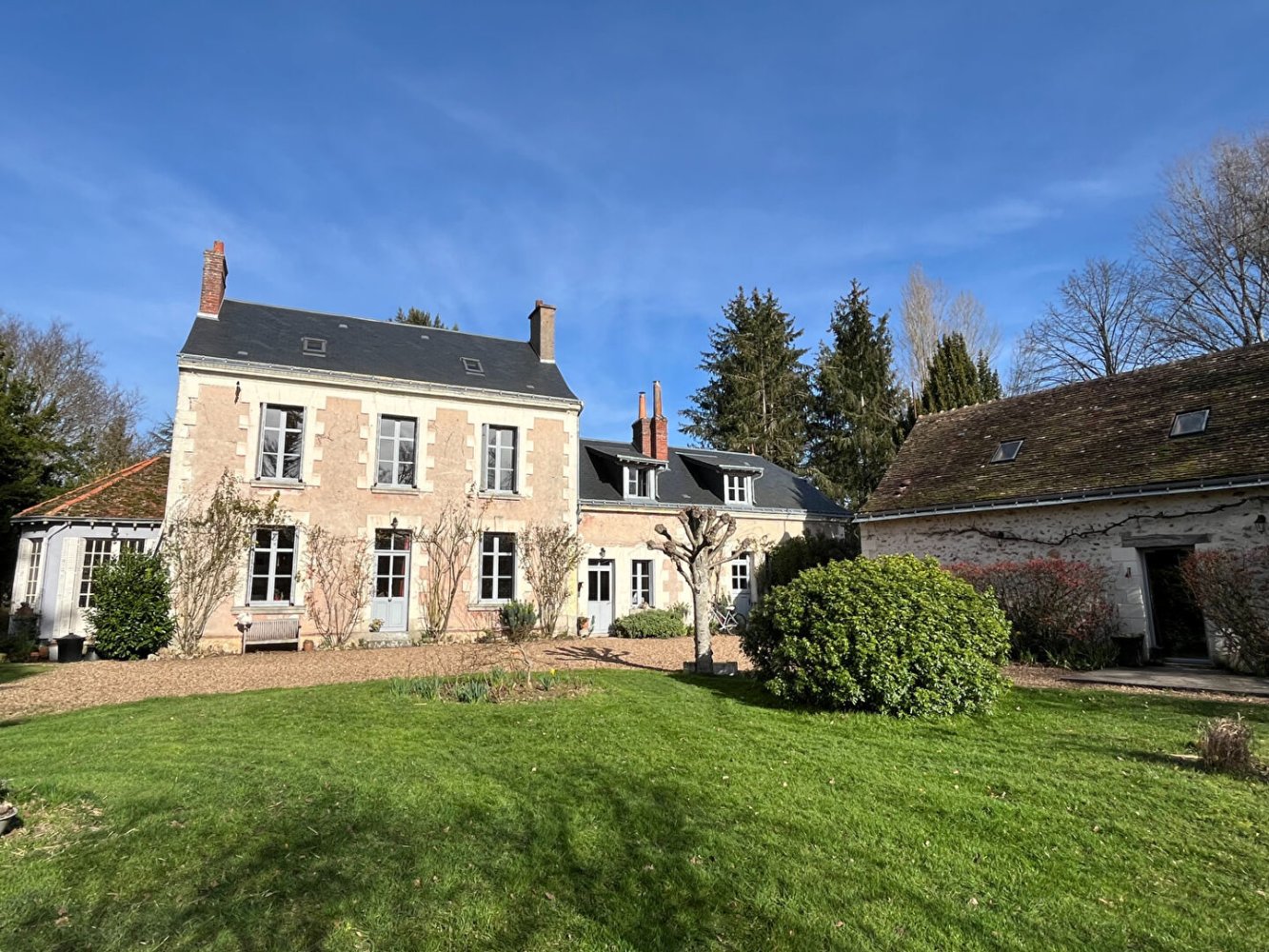 10 rooms House in Tours, France No. 68599
