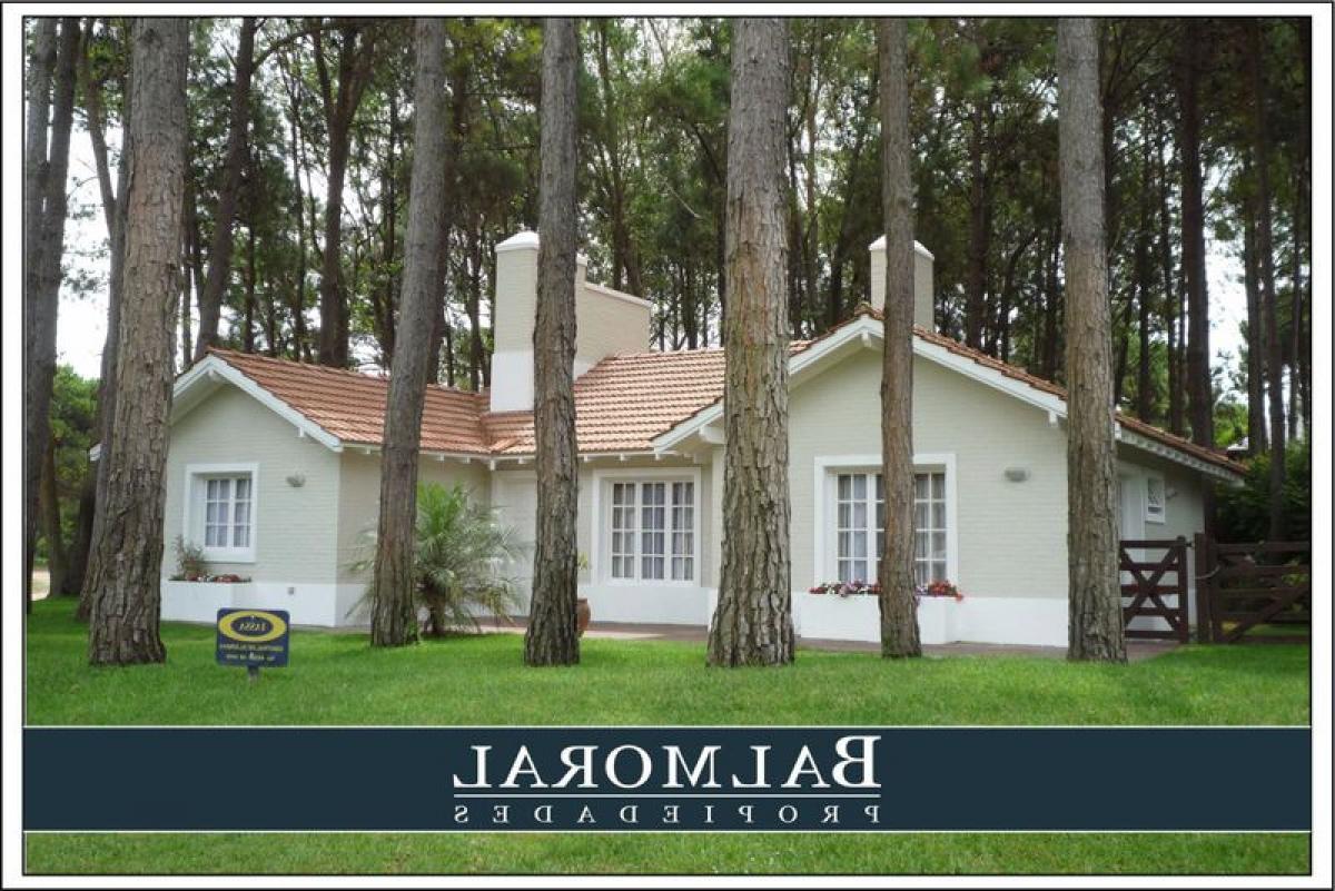 4 bedrooms House in Mar del Plata, Argentina No. 91382