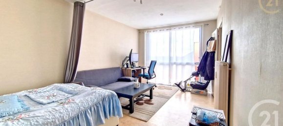 Estudio en Troyes, France No. 99335 3