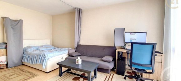 Estudio en Troyes, France No. 99335 2