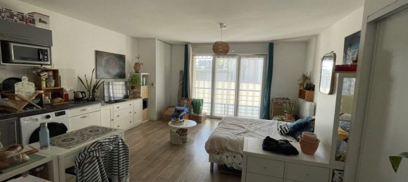 Studio in Tours, France No. 155829 3