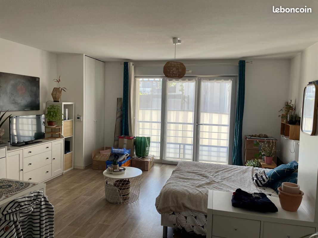 Studio in Tours, France No. 155829