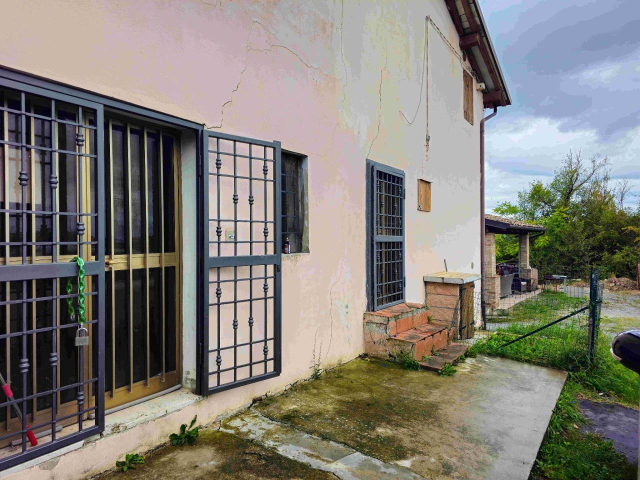 6 rooms House in Castellarano, Italy No. 103263