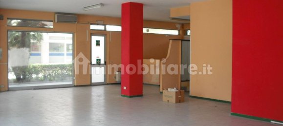 Propiedad comercial en Massa, Italy 300 m² No. 39674 16