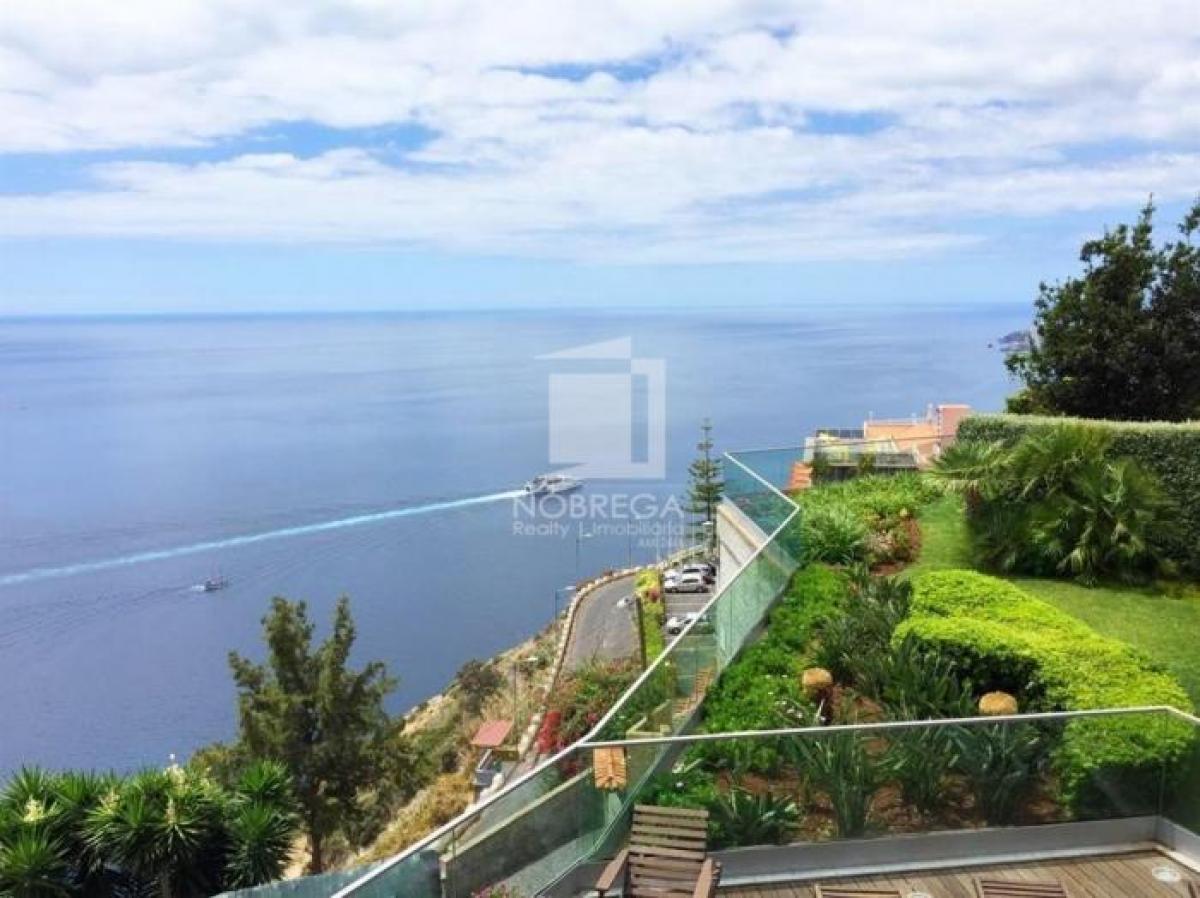 5 bedrooms Villa in Funchal, Portugal No. 1197