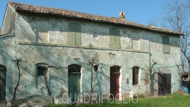 Casa de 5 habitaciónes en Cesena, Italy No. 18402