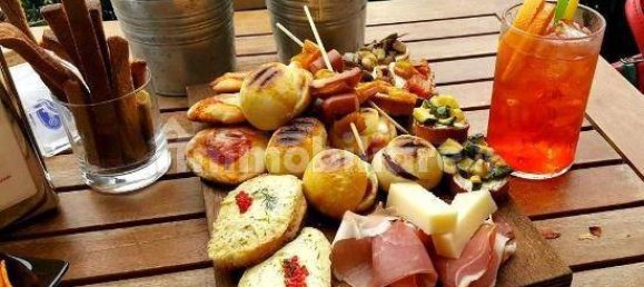 Imóvel comercial de 1 divisão em San Giovanni Lupatoto, Italy N.º 326172 5