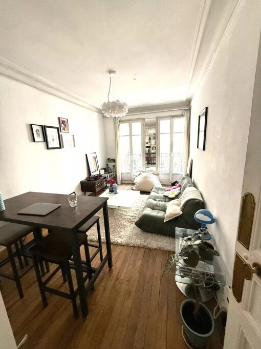 2 rooms Apartment in Paris, France No. 336373