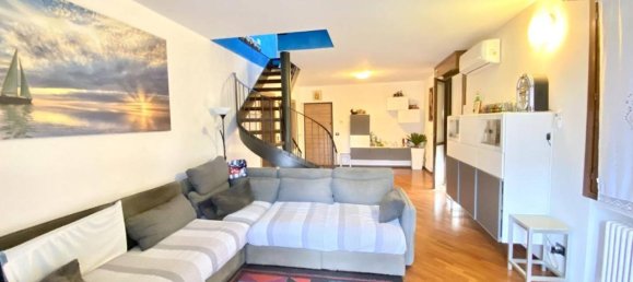 4 rooms Penthouse in Parma, Italy No. 24995 5