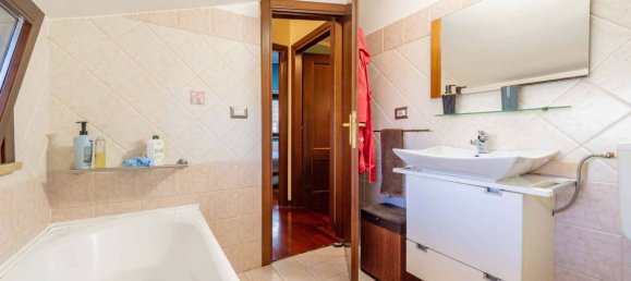 3 Schlafzimmer Haus in Guidonia Montecelio, Italy, Nr. 327323 18