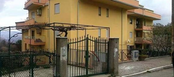 4 bedrooms Apartment in Cerisano, Italy No. 186438 4