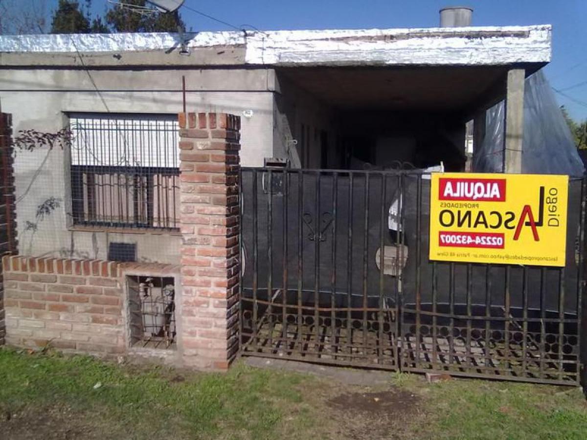 3 bedrooms House in Almirante Brown, Argentina No. 69303