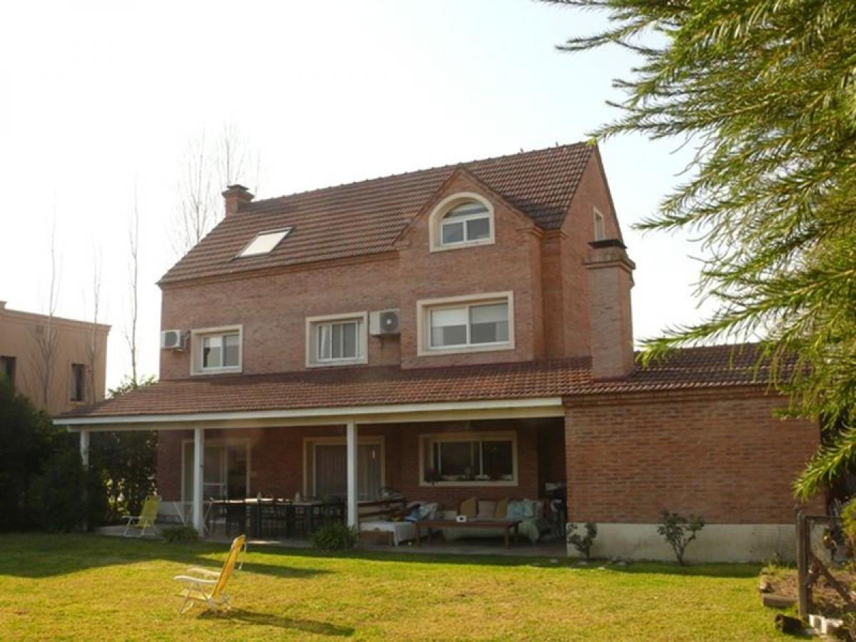 3 bedrooms House in Tigre, Argentina No. 19447