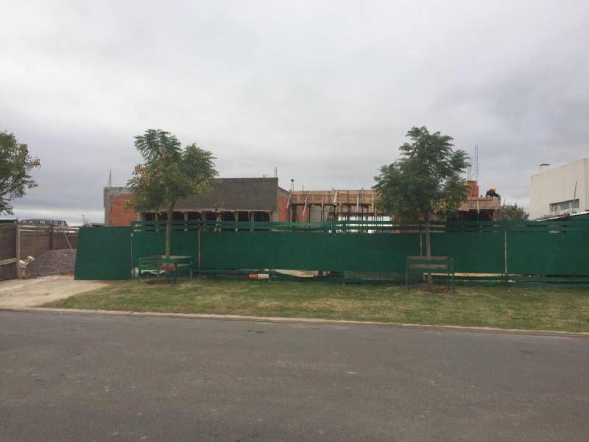 4 bedrooms House in Tigre, Argentina No. 61383