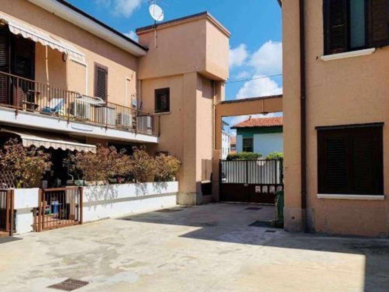 3 rooms Apartment in Busto Garolfo, Italy No. 99557