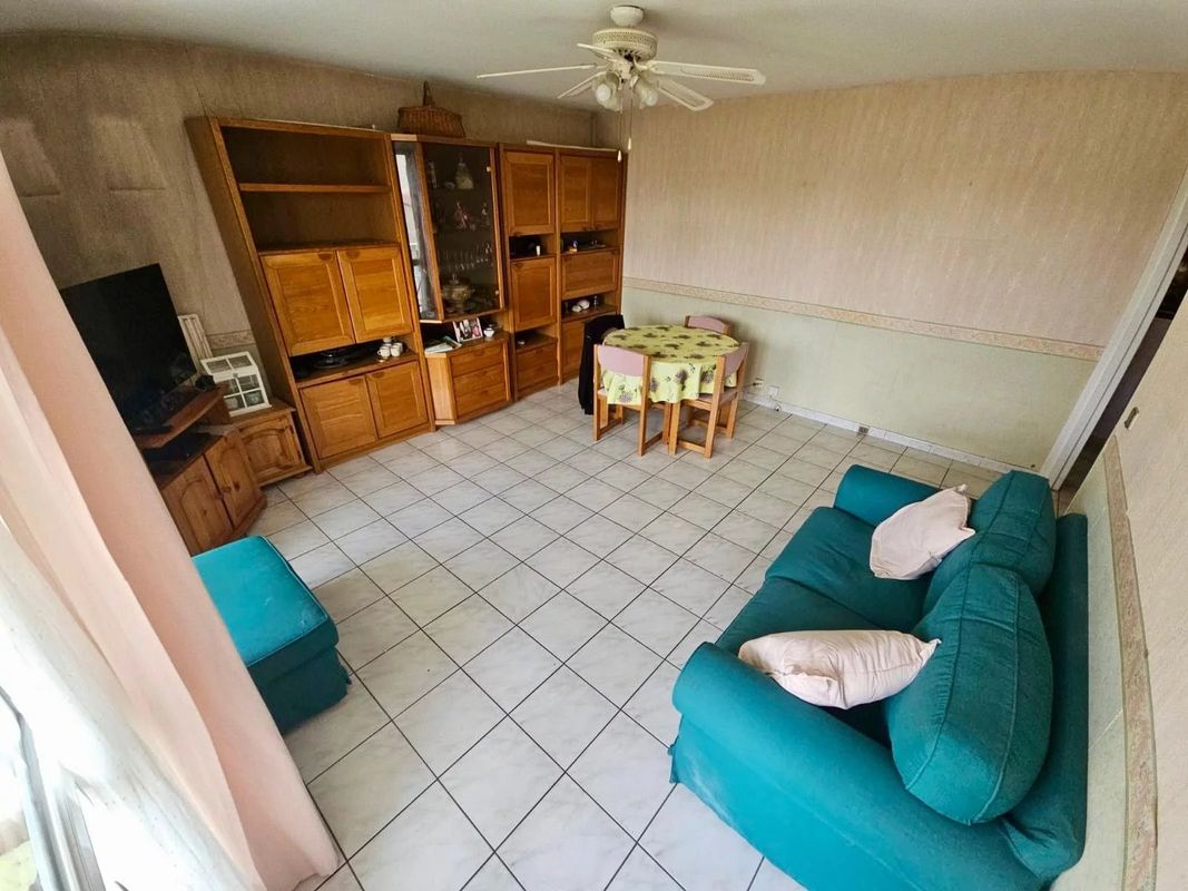 5 rooms Apartment in Rosny-sous-Bois, France No. 291999