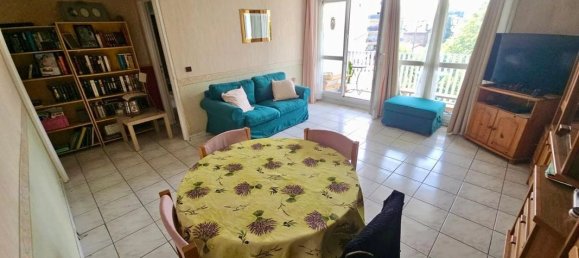 5 rooms Apartment in Rosny-sous-Bois, France No. 291999 2