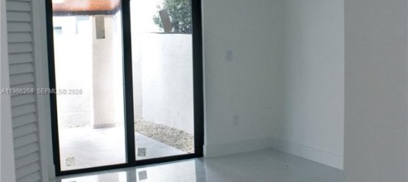 4 dormitorios villa en venta en Miami, Miami-Dade, Florida, USA № 615599 12