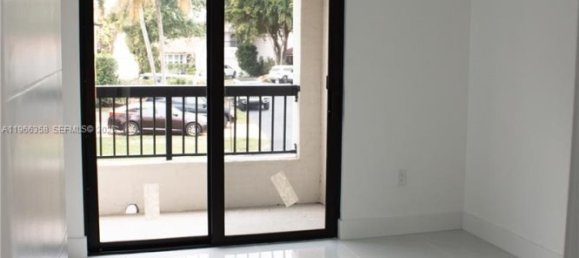 4 dormitorios villa en venta en Miami, Miami-Dade, Florida, USA № 615599 24