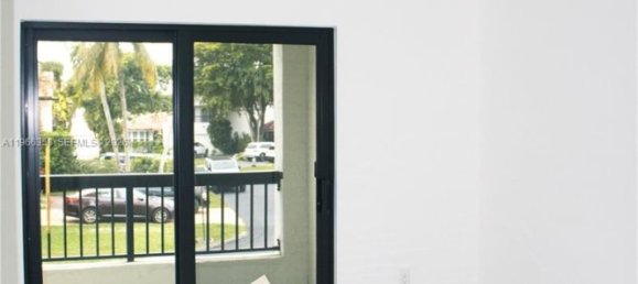 4 dormitorios villa en venta en Miami, Miami-Dade, Florida, USA № 615599 26