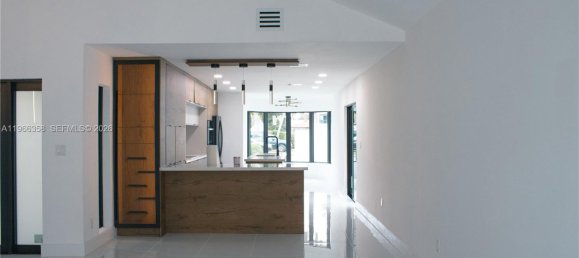 4 dormitorios villa en venta en Miami, Miami-Dade, Florida, USA № 615599 11