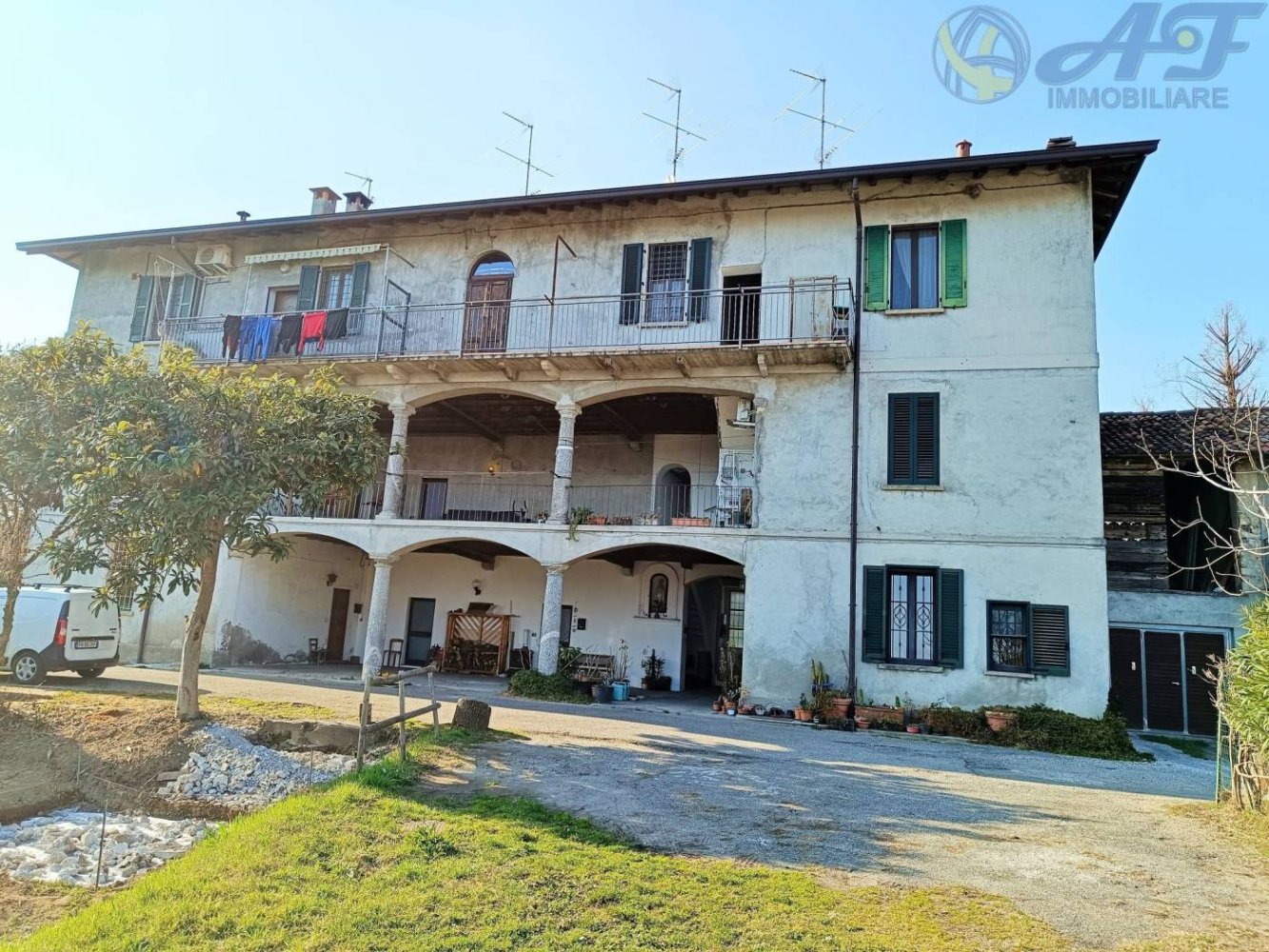 Квартира с 2 спальнями в Орсениго, Италия № 74536