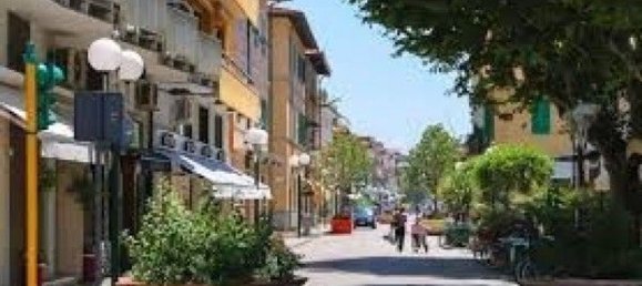 3 rooms Apartment in Forte dei Marmi, Italy No. 189622 15