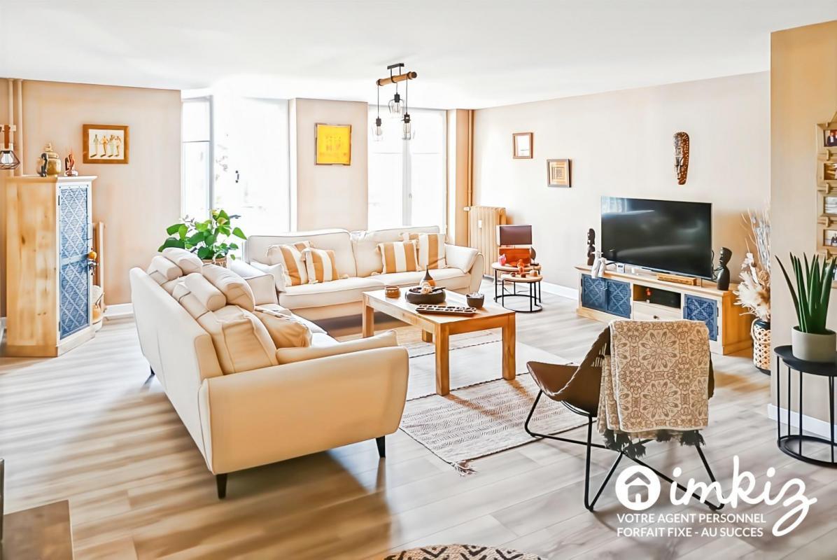 2 bedrooms Apartment in Lons-le-Saunier, France No. 200975