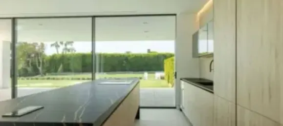 3 bedrooms Villa in Marbella, Spain No. 140379 4