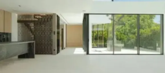 3 bedrooms Villa in Marbella, Spain No. 140379 3