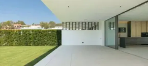 3 bedrooms Villa in Marbella, Spain No. 140379 2