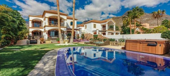 5 bedrooms Villa in Adeje, Spain No. 27334 2