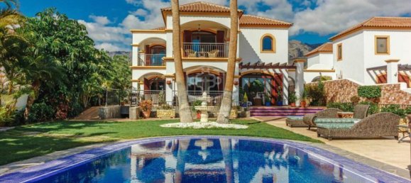 5 bedrooms Villa in Adeje, Spain No. 27334 4