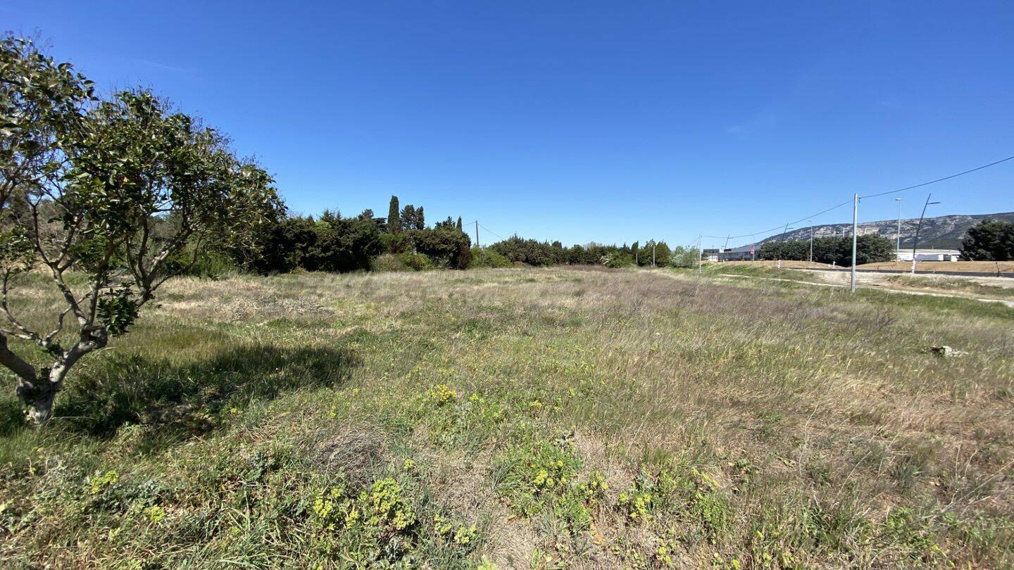 700m² Land in Cavaillon, France No. 57627