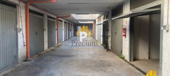 Гараж с 1 комнатой в Рим, Италия № 82830 11