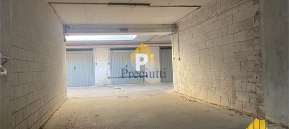 Гараж с 1 комнатой в Рим, Италия № 82830 10