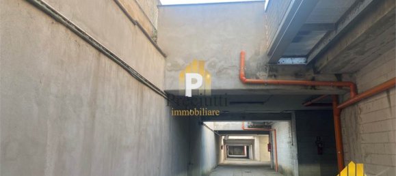 Гараж с 1 комнатой в Рим, Италия № 82830 9