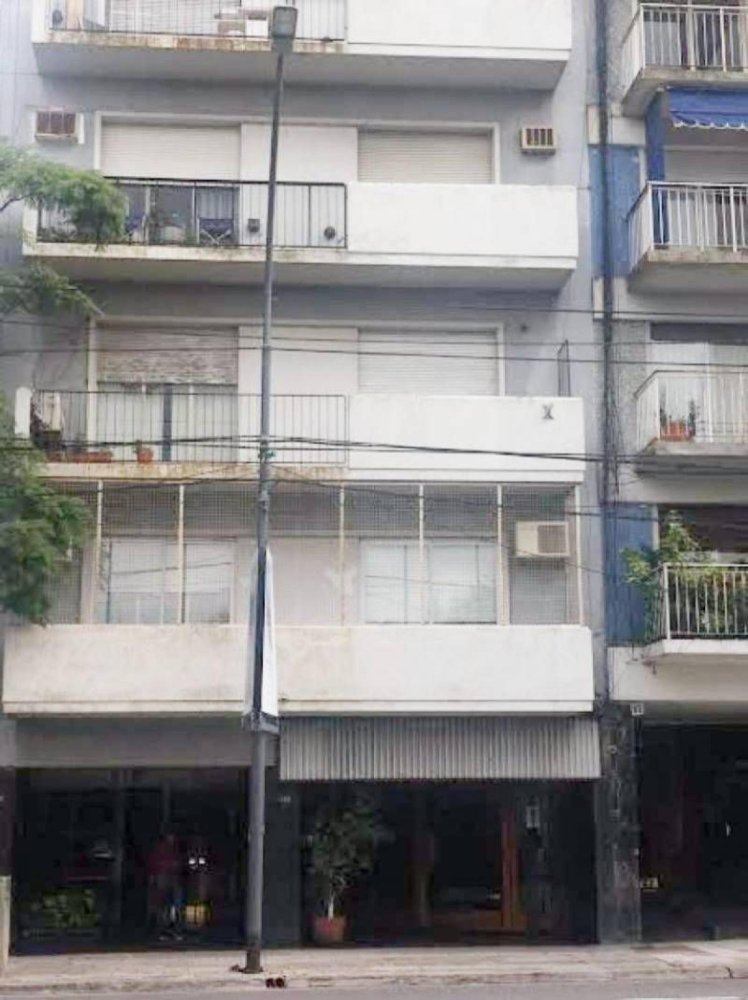 Apartamento de 2 dormitorios en Vicente López, Argentina No. 59449